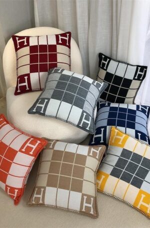 Set 1 pillow & 1 blanket (7-20 days)